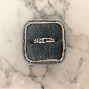 Ombré sapphire gold band